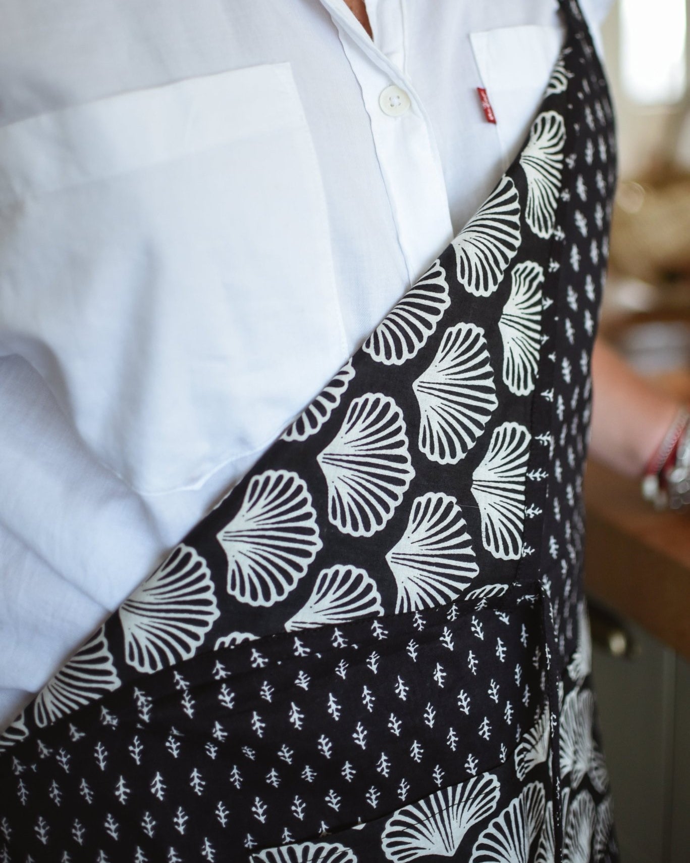 Noir Cafe Apron - Gawjus New Zealand